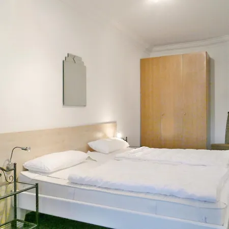 Haus Atlantic, 311 *